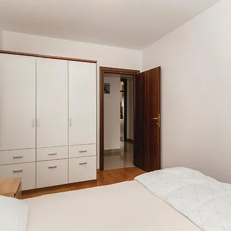 Apartment 3 Bedroom Cozy In