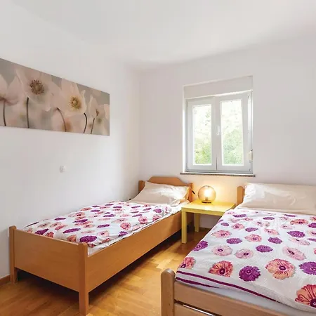 Apartment 3 Bedroom Cozy In *