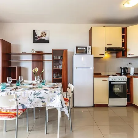 Apartment 3 Bedroom Cozy In *
