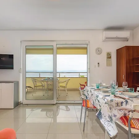 3 Bedroom Cozy In Apartment