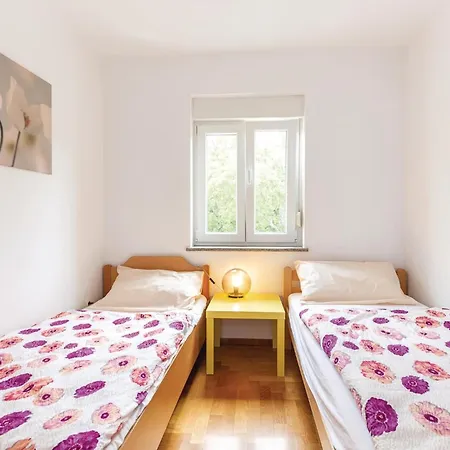 3 Bedroom Cozy In *